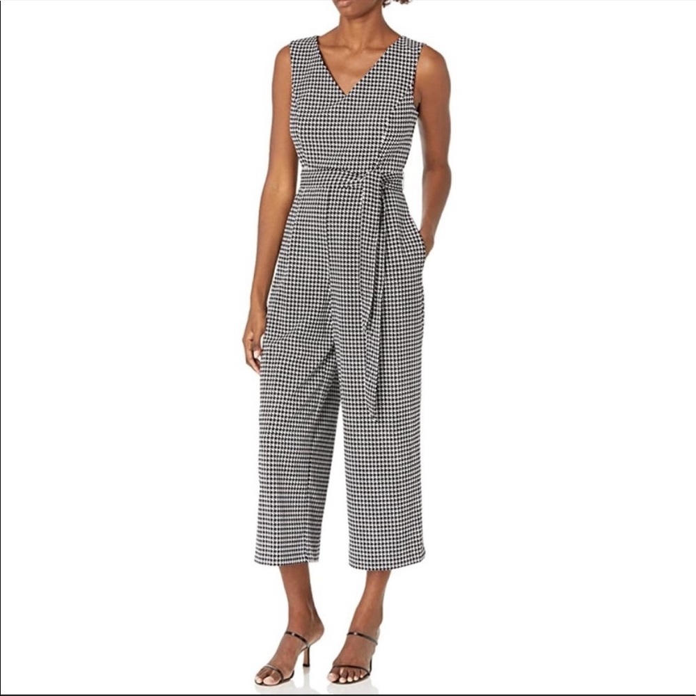 Calvin Klein houndstooth jumper perfect condition has belt